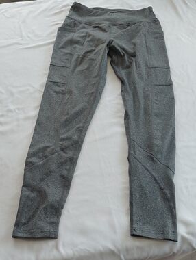 Fit Kicks Gray Athletic Leggings with Side Pockets Size S